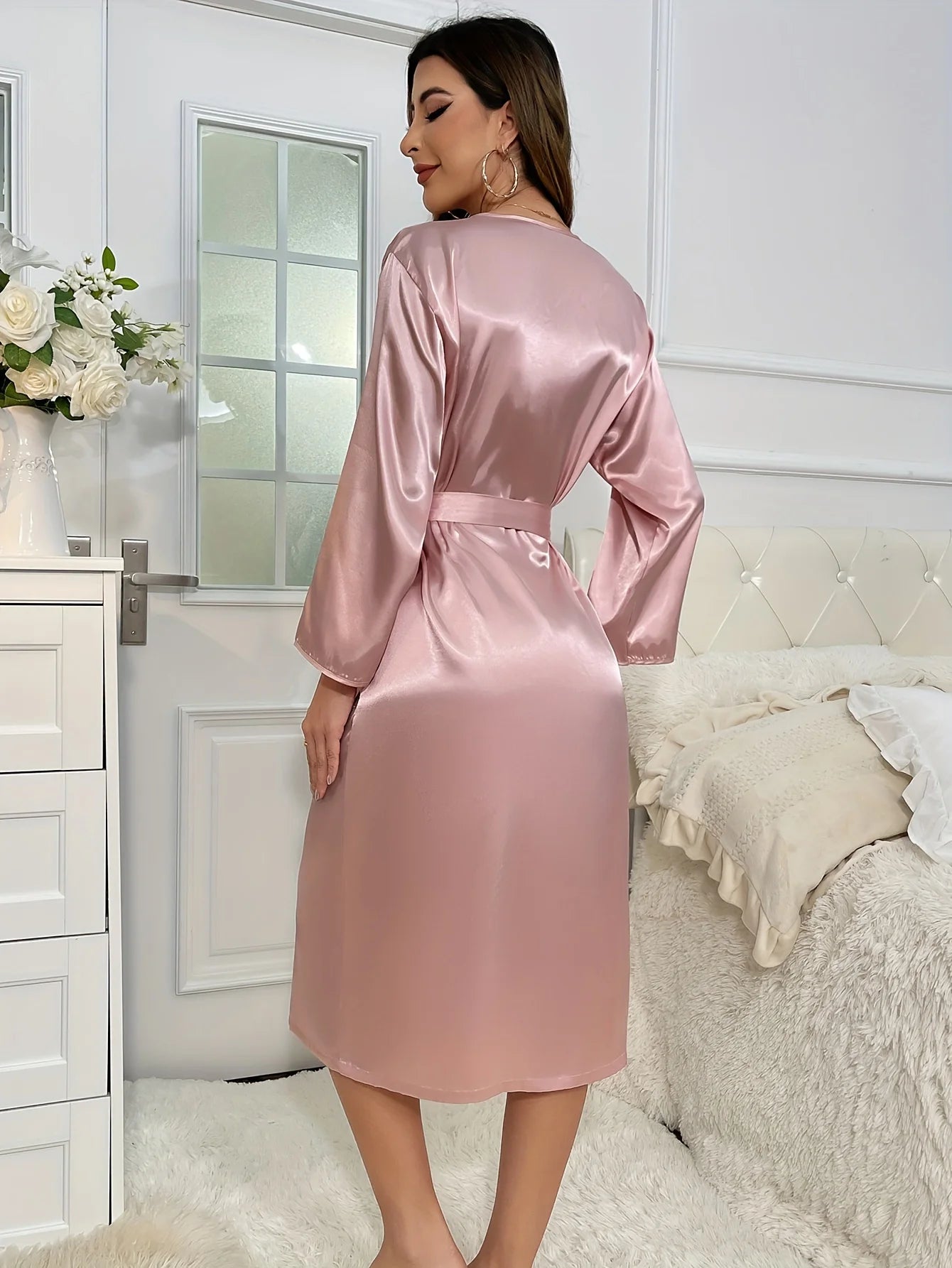 Robe Ceinturée en Satin – Tenue d’intérieur Élégante et Confortable