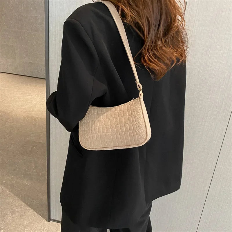 Petit sac carré Yankee sous les bras décontracté, tempérament doux rétro populaire, initié à l'automne, déterminer la mode, 2024
