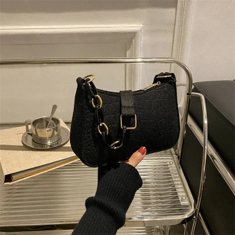 Petit sac carré Yankee sous les bras décontracté, tempérament doux rétro populaire, initié à l'automne, déterminer la mode, 2024